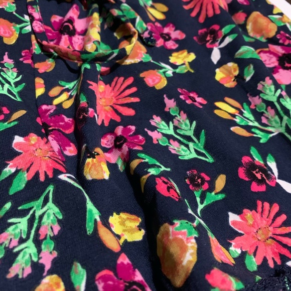 Floral shorts with lace trim! - Picture 2 of 3